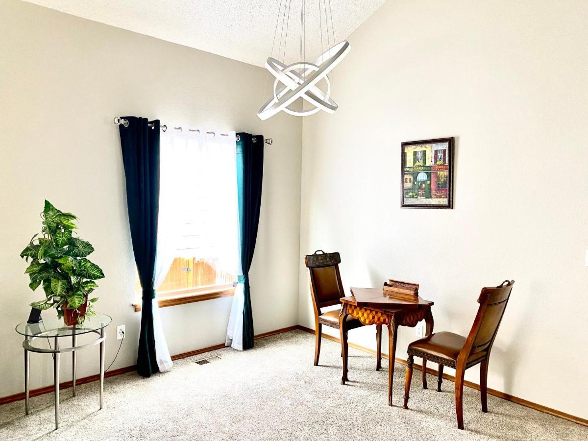 Artsy Home Close To Usafa With Fireplace And Patio Colorado Springs Dış mekan fotoğraf